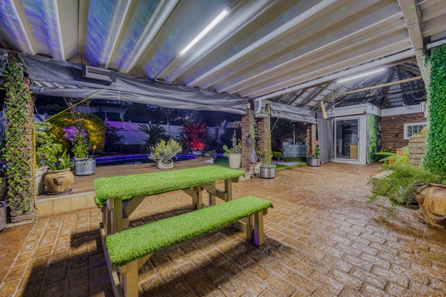 4 Bedroom Property for Sale in Wilro Park Gauteng