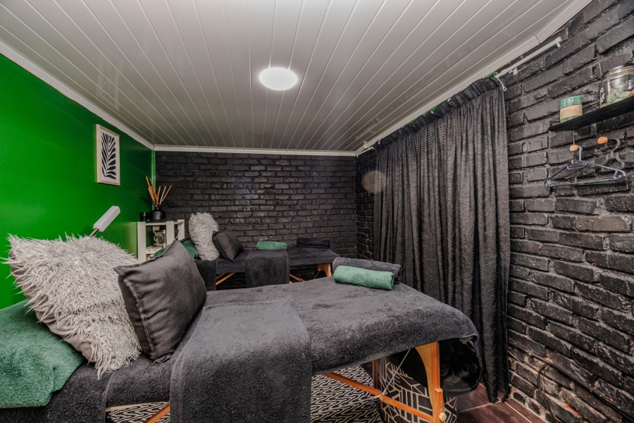 4 Bedroom Property for Sale in Wilro Park Gauteng