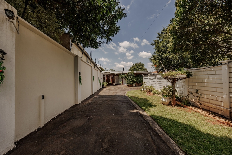 4 Bedroom Property for Sale in Wilro Park Gauteng