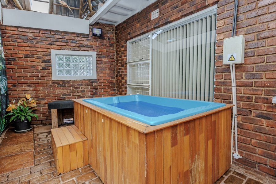 4 Bedroom Property for Sale in Wilro Park Gauteng