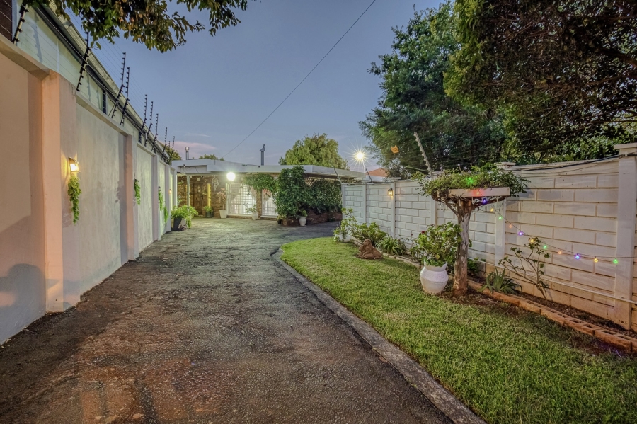 4 Bedroom Property for Sale in Wilro Park Gauteng