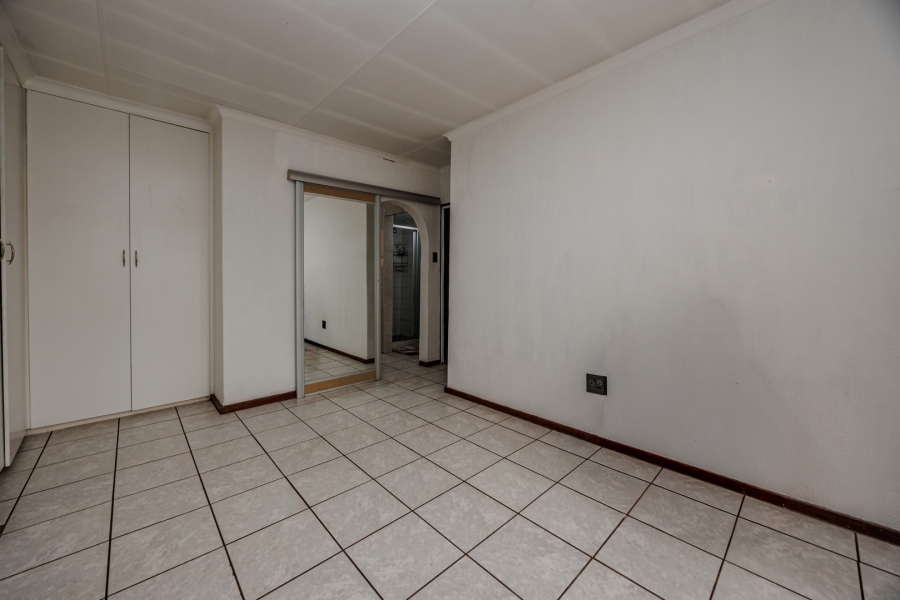 4 Bedroom Property for Sale in Wilro Park Gauteng