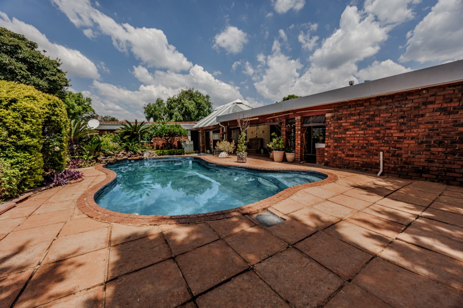 4 Bedroom Property for Sale in Wilro Park Gauteng