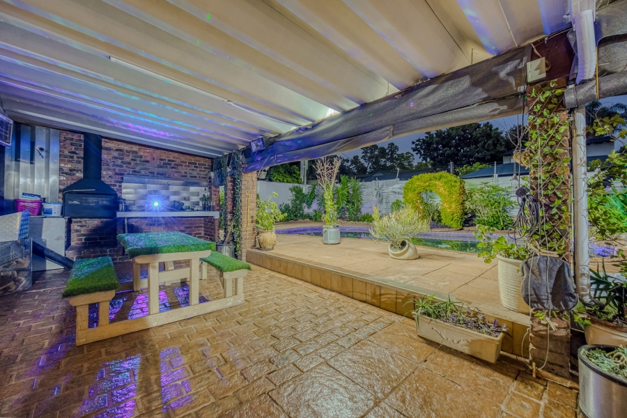 4 Bedroom Property for Sale in Wilro Park Gauteng