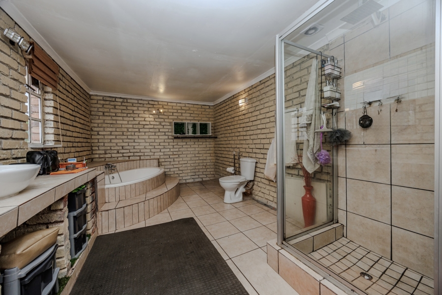 4 Bedroom Property for Sale in Wilro Park Gauteng