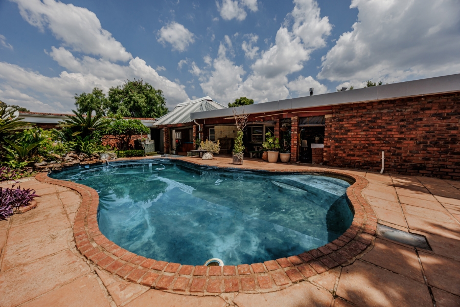 4 Bedroom Property for Sale in Wilro Park Gauteng
