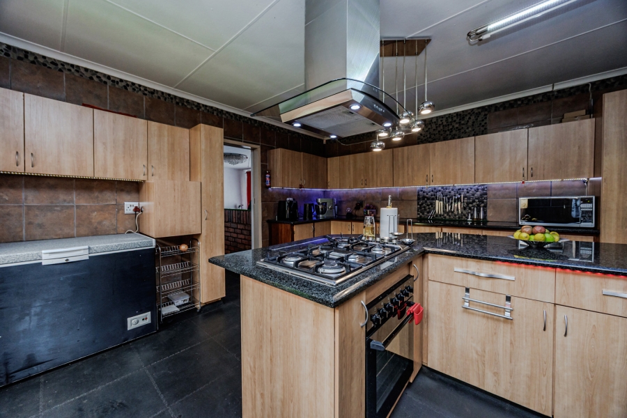 4 Bedroom Property for Sale in Wilro Park Gauteng