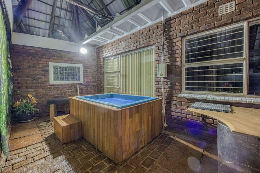 4 Bedroom Property for Sale in Wilro Park Gauteng