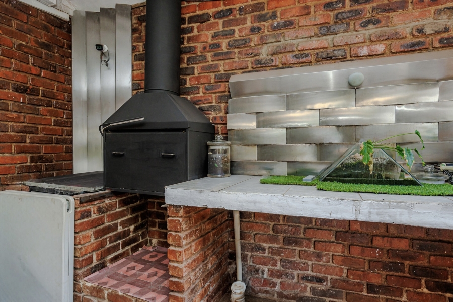 4 Bedroom Property for Sale in Wilro Park Gauteng