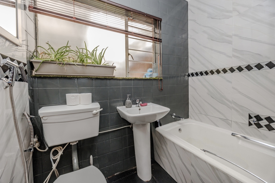 4 Bedroom Property for Sale in Wilro Park Gauteng