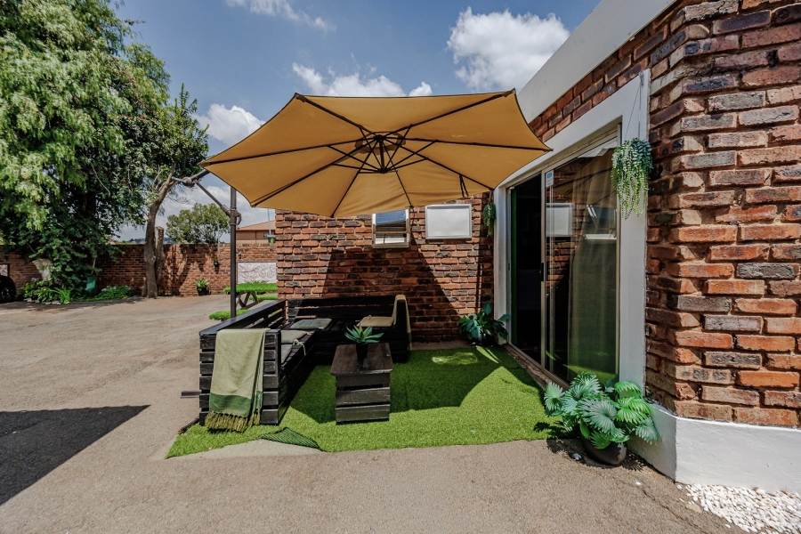 4 Bedroom Property for Sale in Wilro Park Gauteng