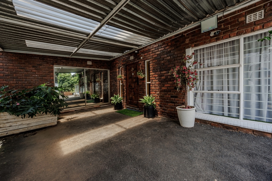 4 Bedroom Property for Sale in Wilro Park Gauteng