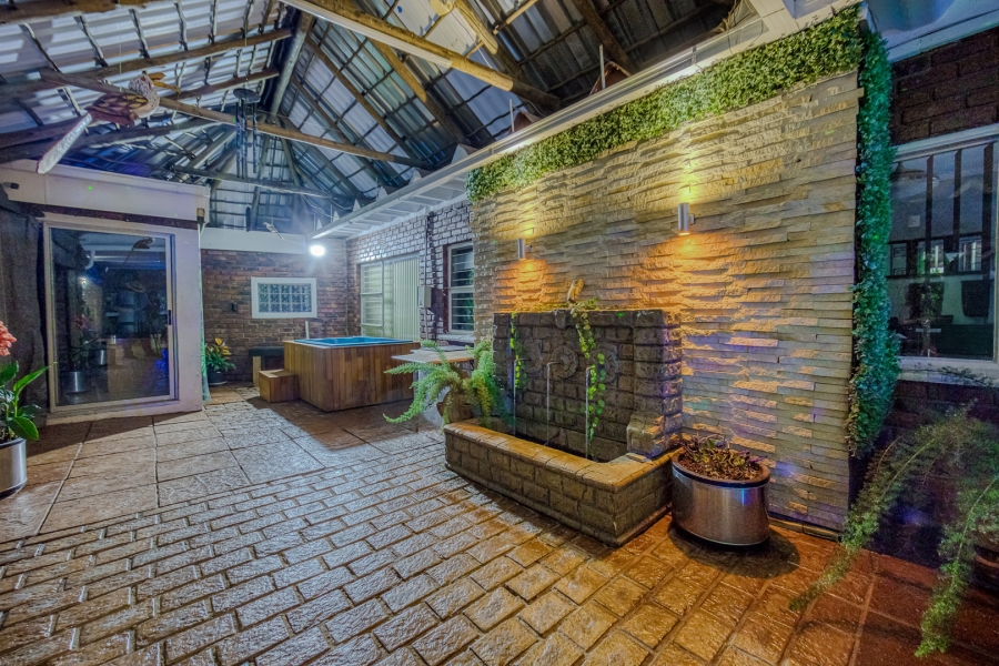 4 Bedroom Property for Sale in Wilro Park Gauteng