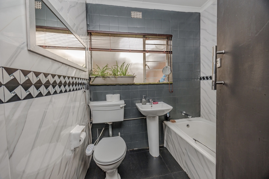 4 Bedroom Property for Sale in Wilro Park Gauteng