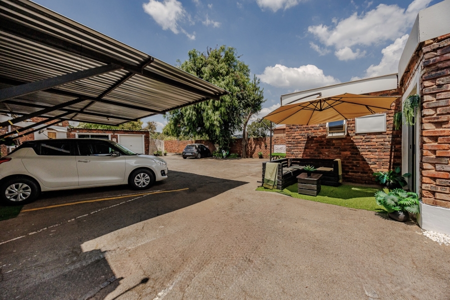 4 Bedroom Property for Sale in Wilro Park Gauteng