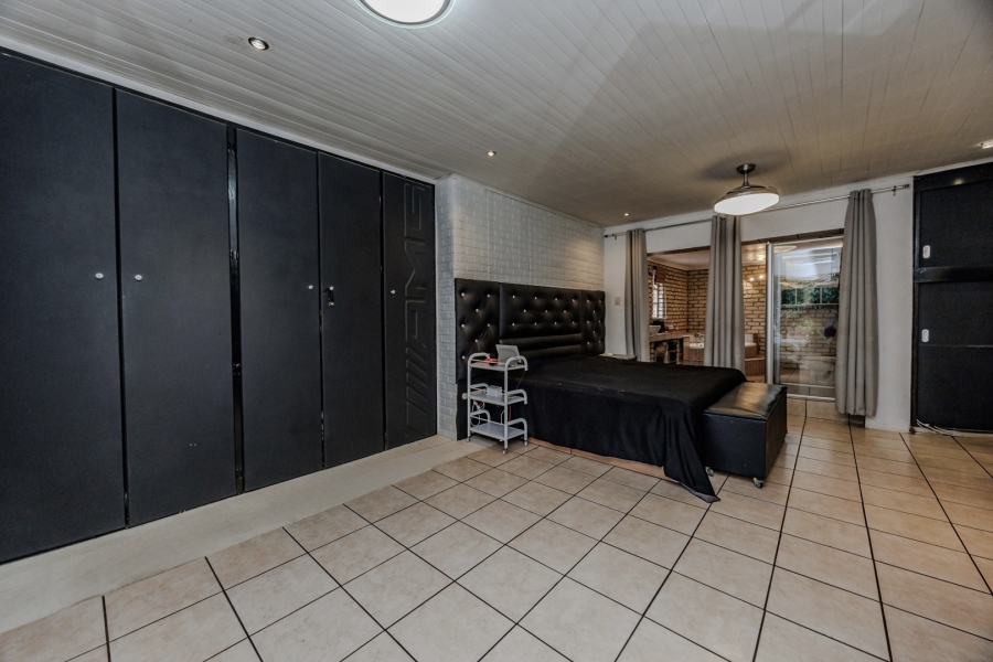 4 Bedroom Property for Sale in Wilro Park Gauteng