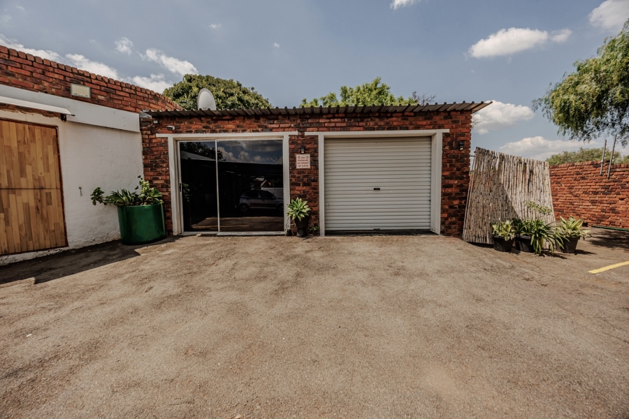 4 Bedroom Property for Sale in Wilro Park Gauteng