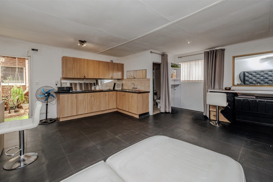 4 Bedroom Property for Sale in Wilro Park Gauteng