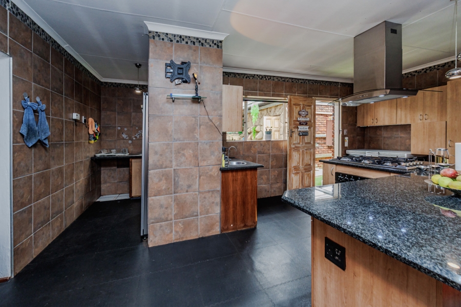 4 Bedroom Property for Sale in Wilro Park Gauteng