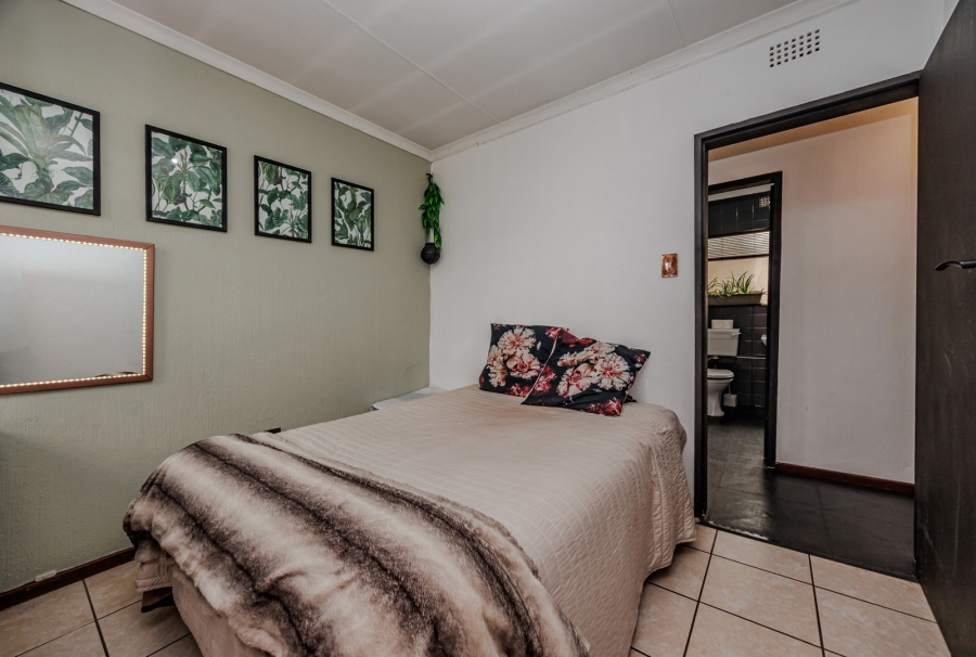 4 Bedroom Property for Sale in Wilro Park Gauteng