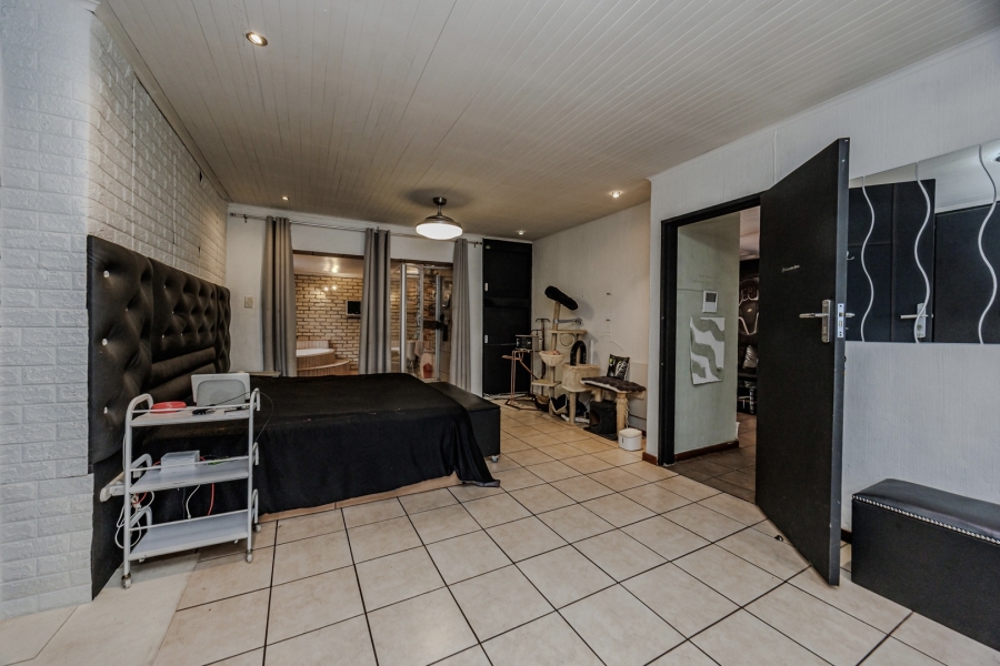 4 Bedroom Property for Sale in Wilro Park Gauteng