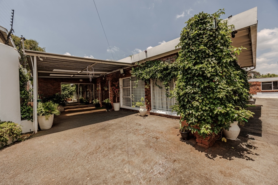 4 Bedroom Property for Sale in Wilro Park Gauteng