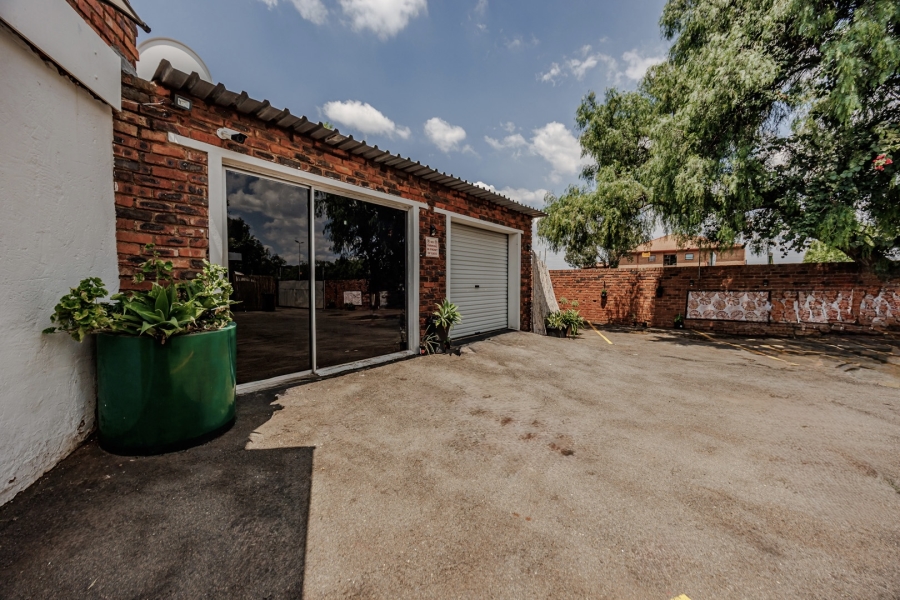 4 Bedroom Property for Sale in Wilro Park Gauteng