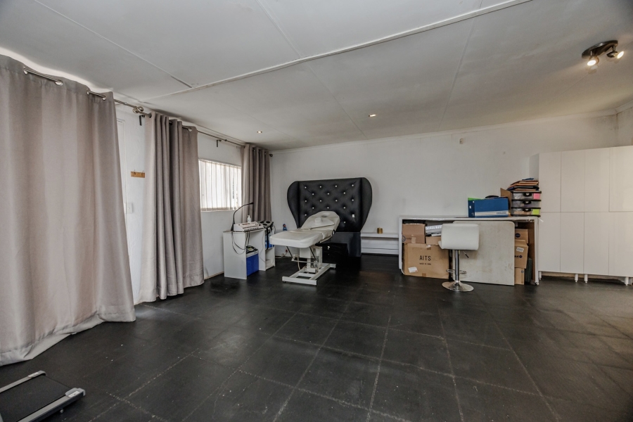 4 Bedroom Property for Sale in Wilro Park Gauteng