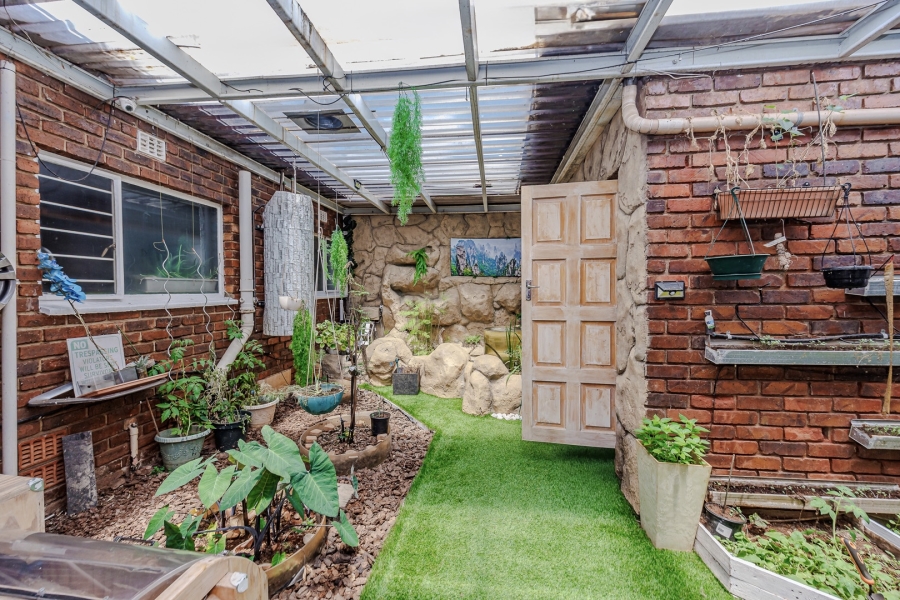 4 Bedroom Property for Sale in Wilro Park Gauteng