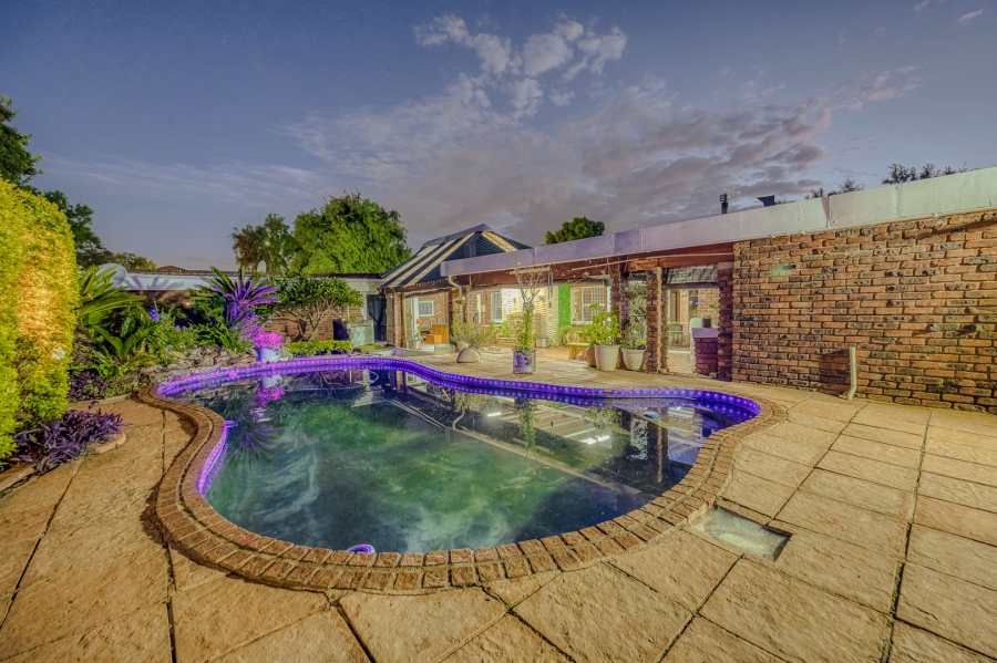 4 Bedroom Property for Sale in Wilro Park Gauteng