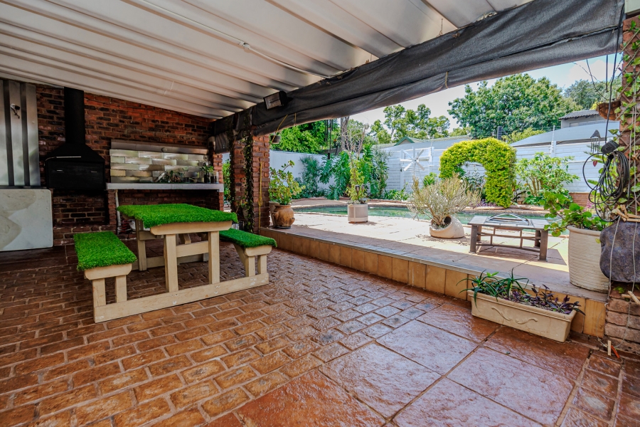 4 Bedroom Property for Sale in Wilro Park Gauteng