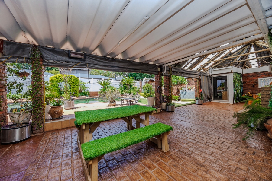 4 Bedroom Property for Sale in Wilro Park Gauteng