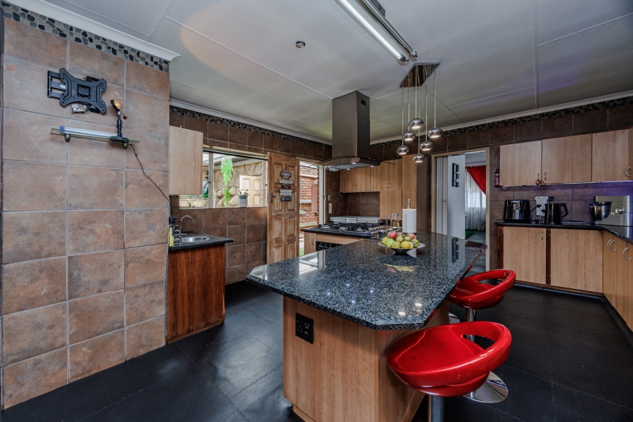 4 Bedroom Property for Sale in Wilro Park Gauteng