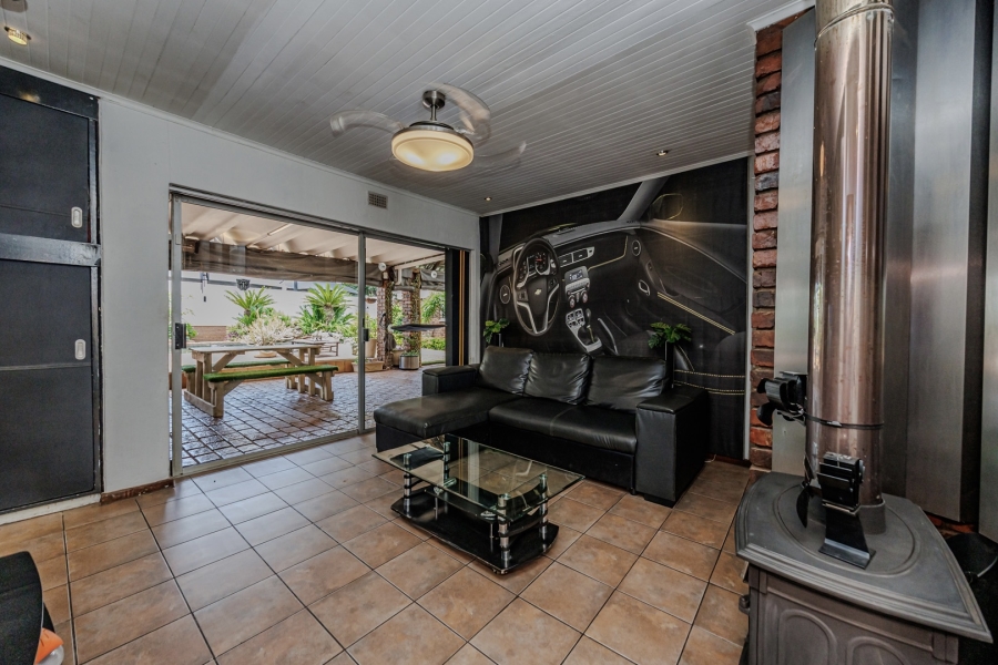 4 Bedroom Property for Sale in Wilro Park Gauteng