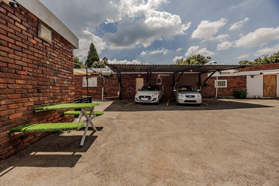 4 Bedroom Property for Sale in Wilro Park Gauteng
