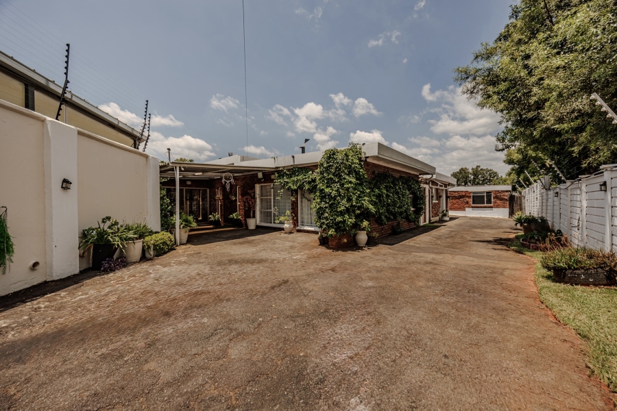 4 Bedroom Property for Sale in Wilro Park Gauteng