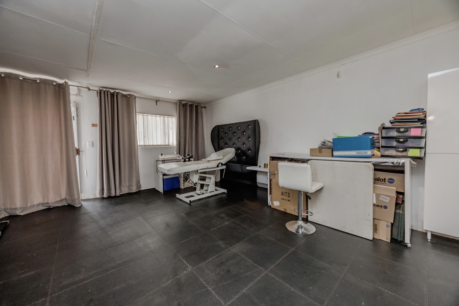 4 Bedroom Property for Sale in Wilro Park Gauteng