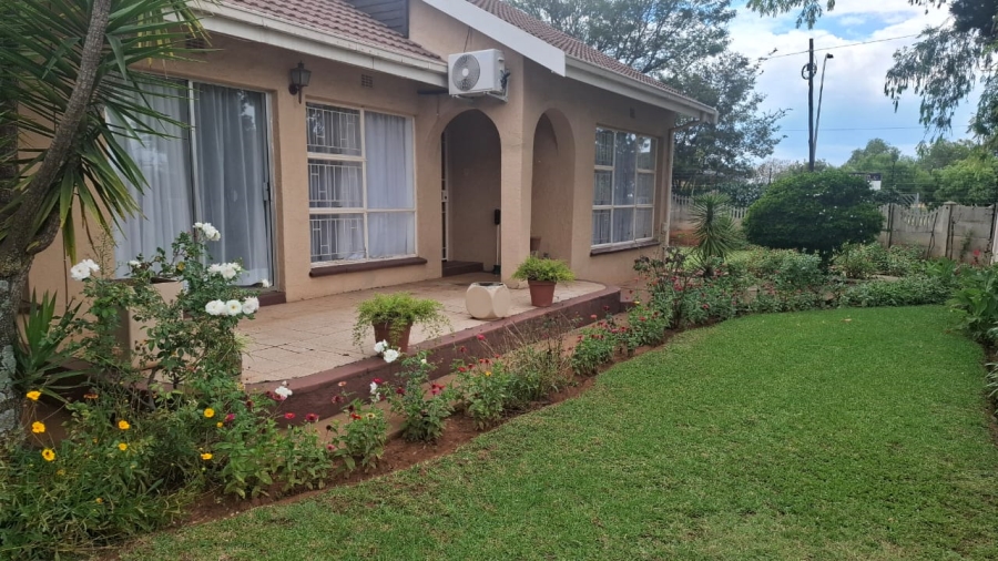 3 Bedroom Property for Sale in Westonaria Gauteng