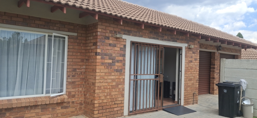 2 Bedroom Property for Sale in Honeydew Ridge Gauteng