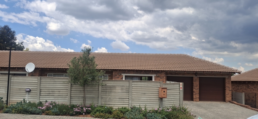 2 Bedroom Property for Sale in Honeydew Ridge Gauteng