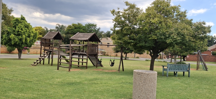 2 Bedroom Property for Sale in Honeydew Ridge Gauteng