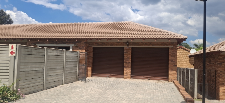 2 Bedroom Property for Sale in Honeydew Ridge Gauteng
