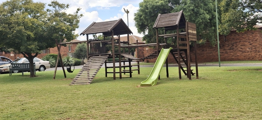 2 Bedroom Property for Sale in Honeydew Ridge Gauteng