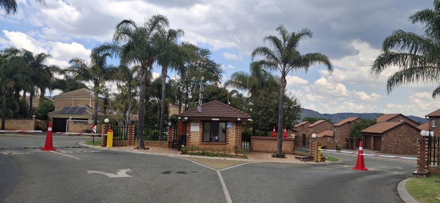 2 Bedroom Property for Sale in Honeydew Ridge Gauteng
