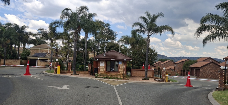2 Bedroom Property for Sale in Honeydew Ridge Gauteng