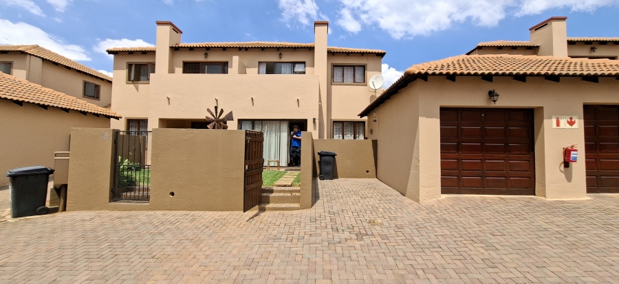 3 Bedroom Property for Sale in Noordheuwel Gauteng