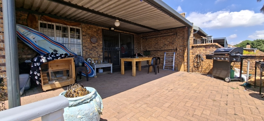 3 Bedroom Property for Sale in Noordheuwel Gauteng