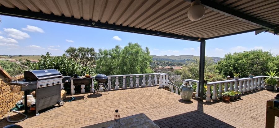 3 Bedroom Property for Sale in Noordheuwel Gauteng