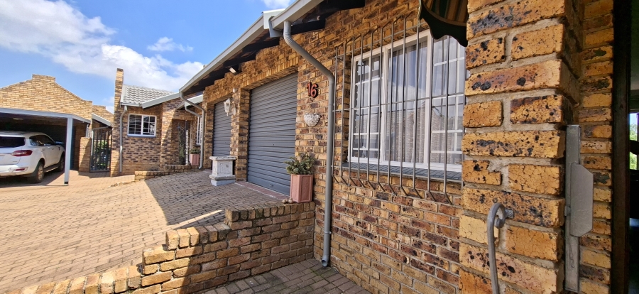 3 Bedroom Property for Sale in Noordheuwel Gauteng