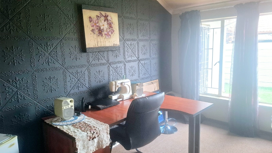 4 Bedroom Property for Sale in Westonaria Gauteng